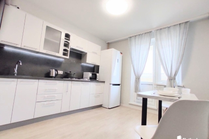 Однушка у озера со свежим ремонтом и кондиционером