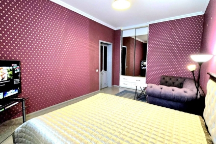 Просторная двухкомнатная квартира  в самом центре